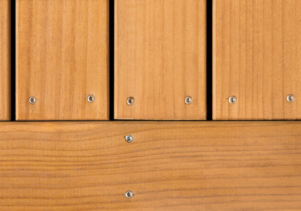 在实心木材上选择复合材料的9个理由